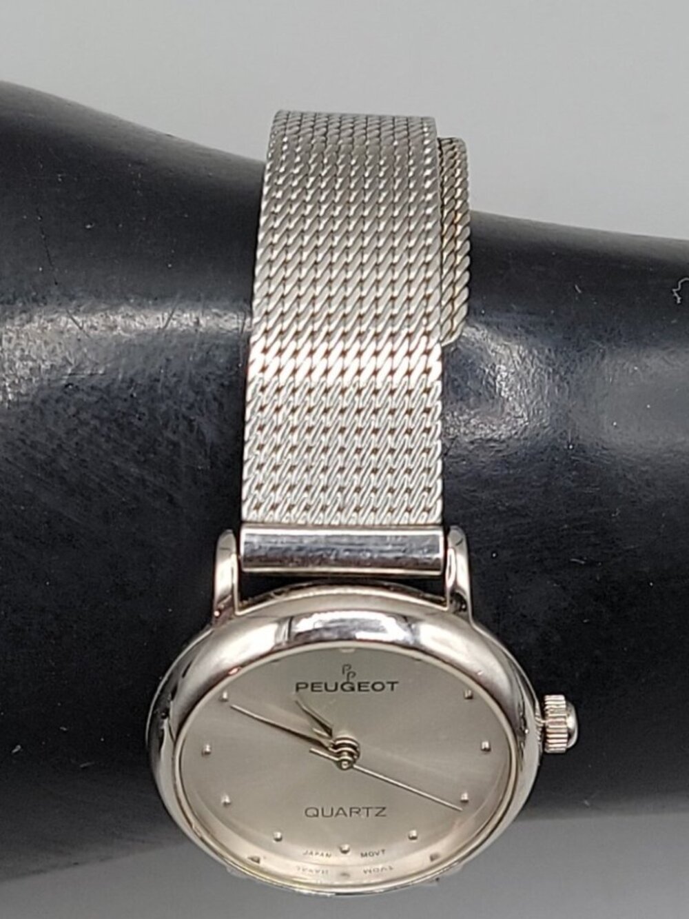 Peugeot Ladies Quartz Watch Adjustable 7" Mesh Band 24" Case Silver Tone - Picture 2 of 11